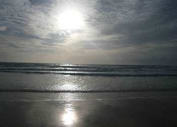 日が沈むカロンビーチ.jpg